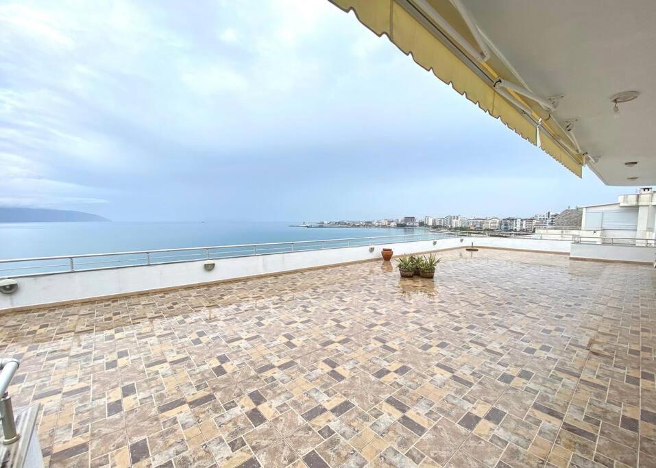 Stunning, Spacious, Beachfront In Apartament