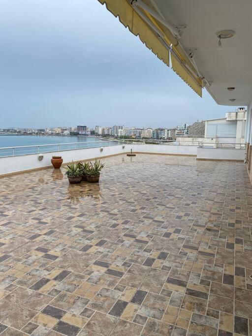 Apartament Stunning, Spacious, Beachfront In
