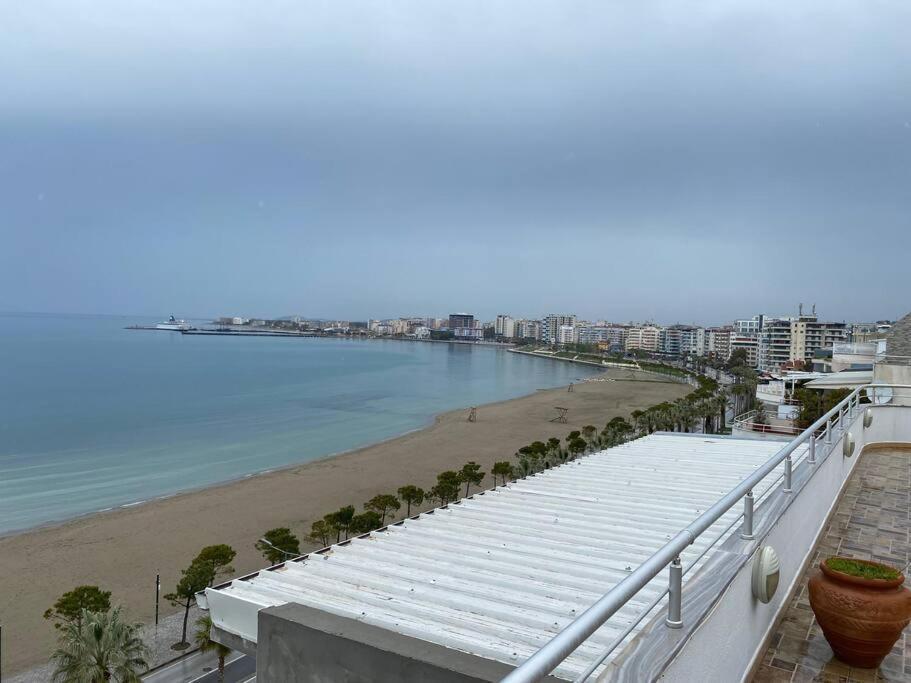 Stunning, Spacious, Beachfront In * Wlora