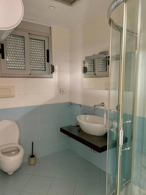 Apartament Stunning, Spacious, Beachfront In